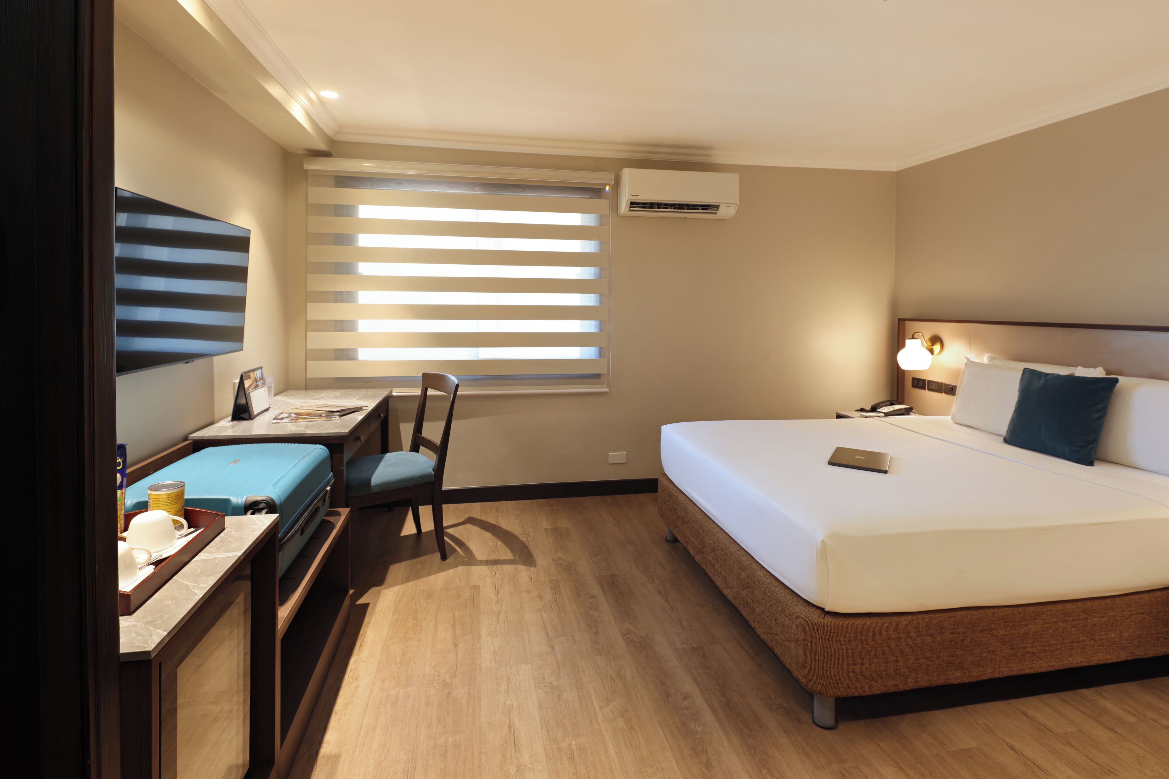 Deluxe Room (1 Bed) | Premium bedding, minibar, in-room safe, desk