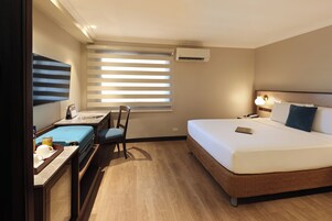 디럭스룸 (1 Bed) | 고급 침구, 미니바, 객실 내 금고, 책상