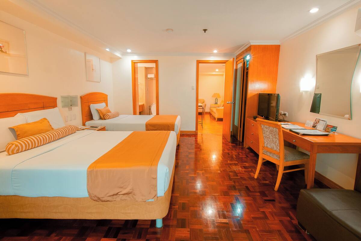 Premium bedding, minibar, in-room safe, desk