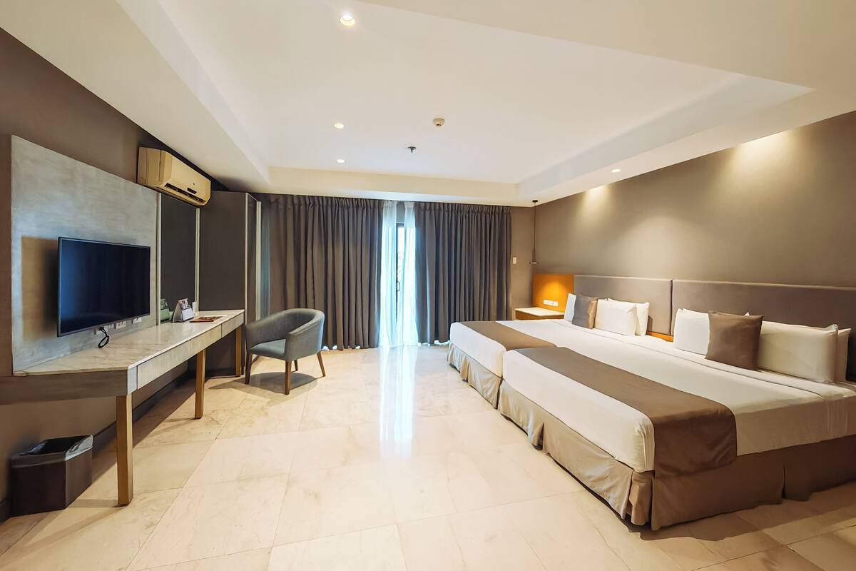 Premium bedding, minibar, in-room safe, desk