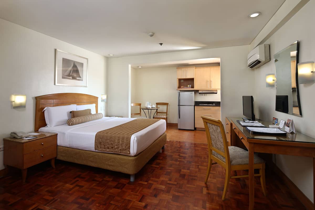 Premium bedding, minibar, in-room safe, desk