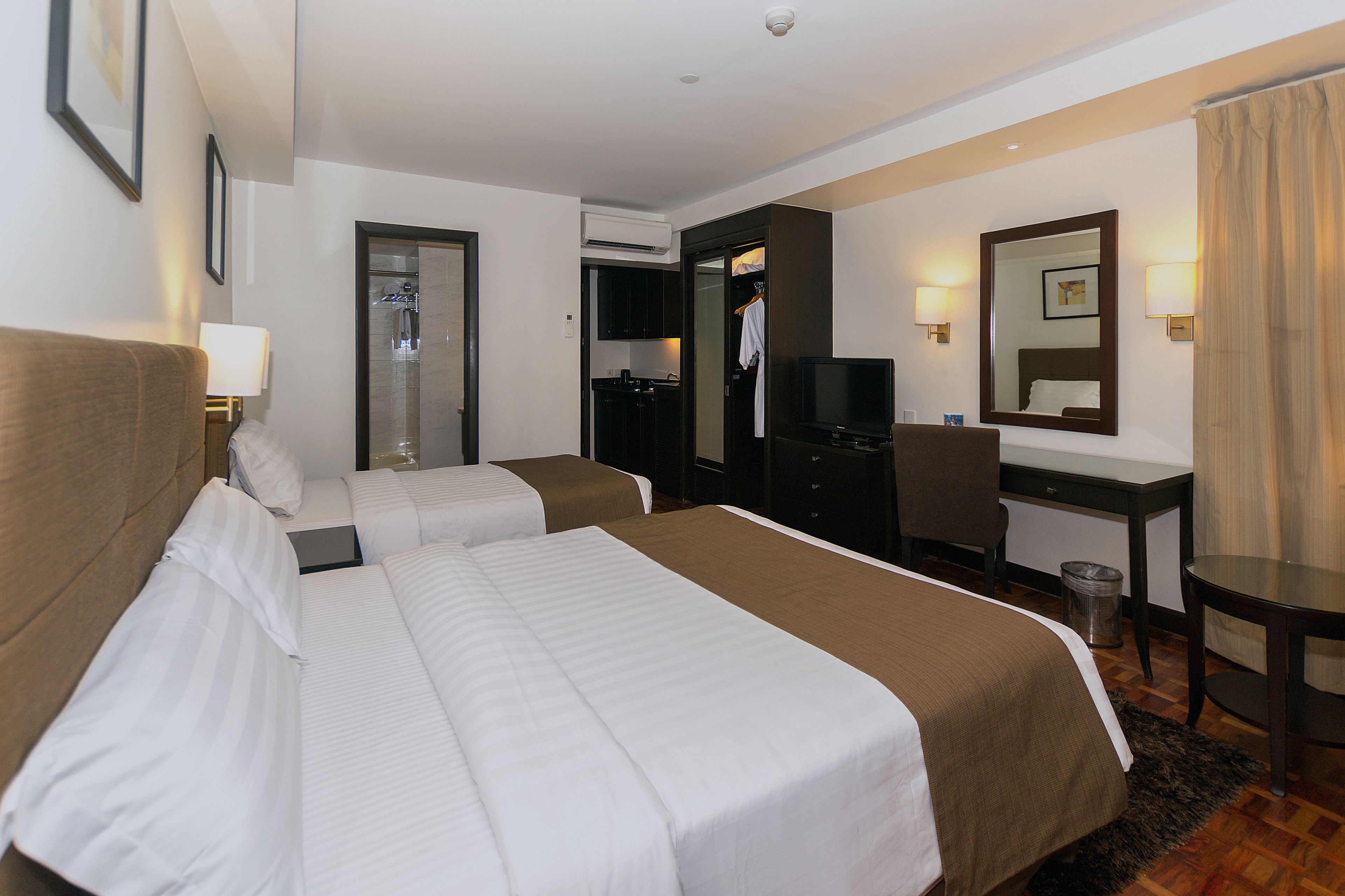 1 bedroom, in-room safe, desk, blackout curtains