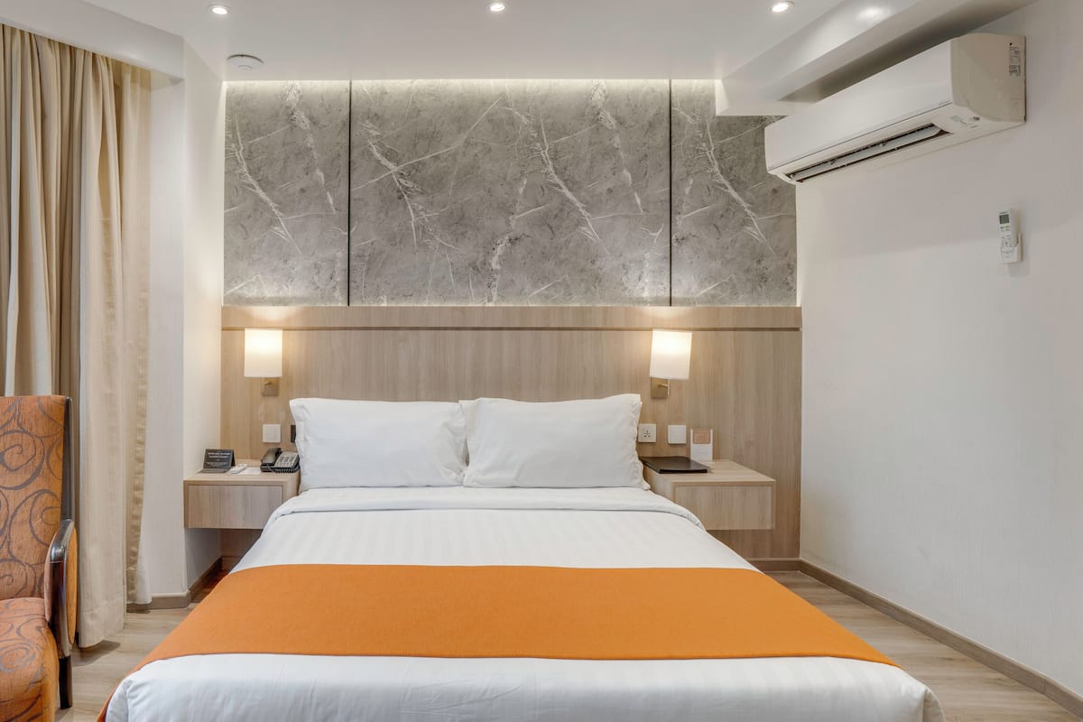 Executive-Zimmer, 1 Queen-Bett (Modern Executive Queen Room) | Zimmersafe, Schreibtisch, Verdunkelungsvorhänge, Bügeleisen/Bügelbrett