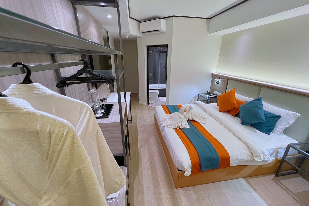 1 bedroom, in-room safe, desk, blackout drapes