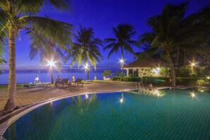 واجهة المنشأة - في المساء/الليل