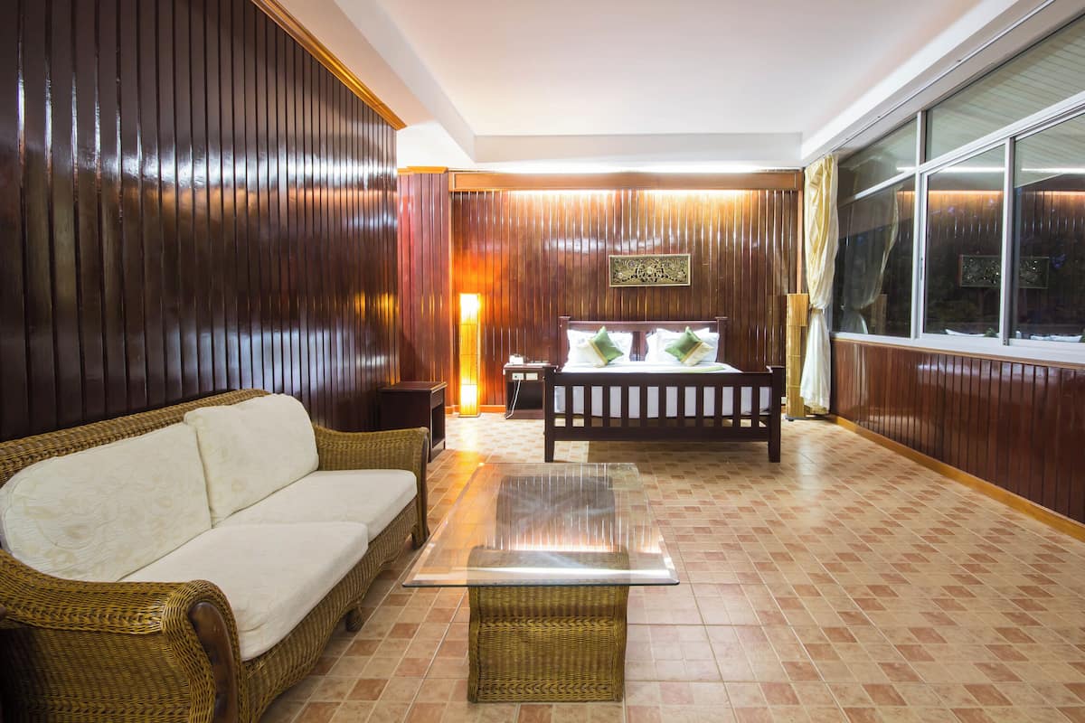 Sea View Suite | Living area | 32-inch TV with satellite channels