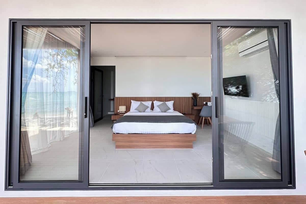 SUNSET BEACHFRONT VILLA | In-room safe, iron/ironing board, free cribs/infant beds, rollaway beds