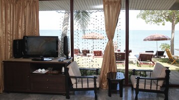 32-英寸电视（配备卫星频道）