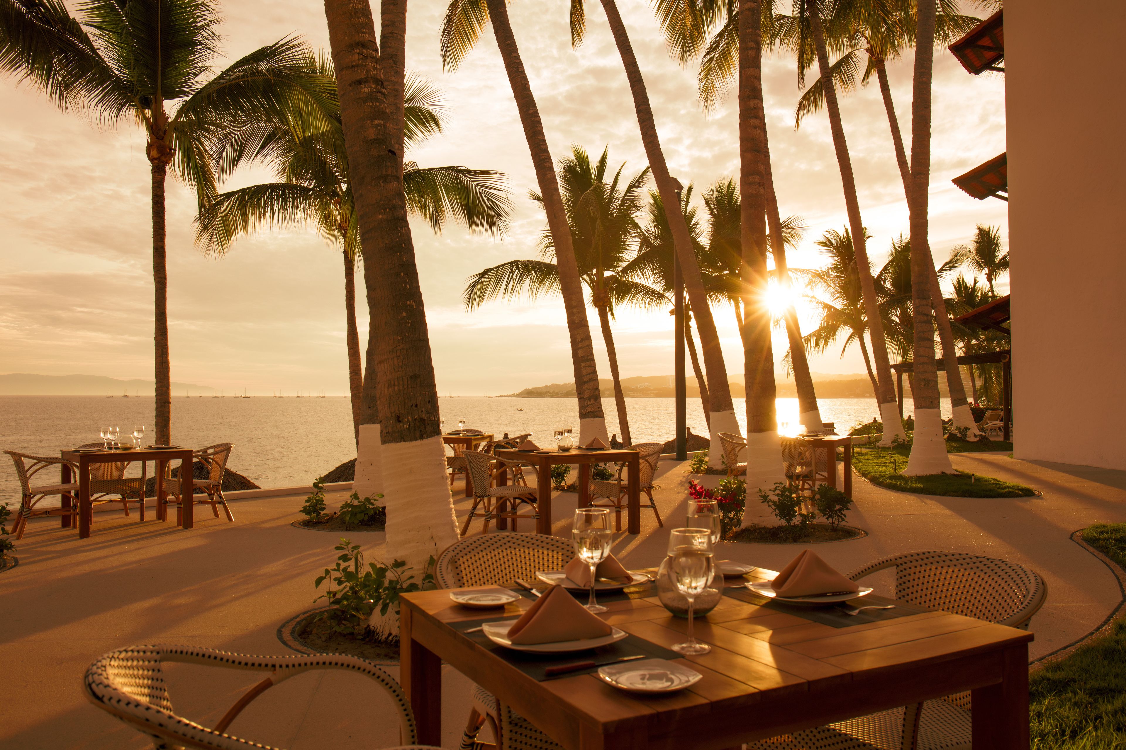 Se sirven desayunos, comidas y cenas con vista al mar 
