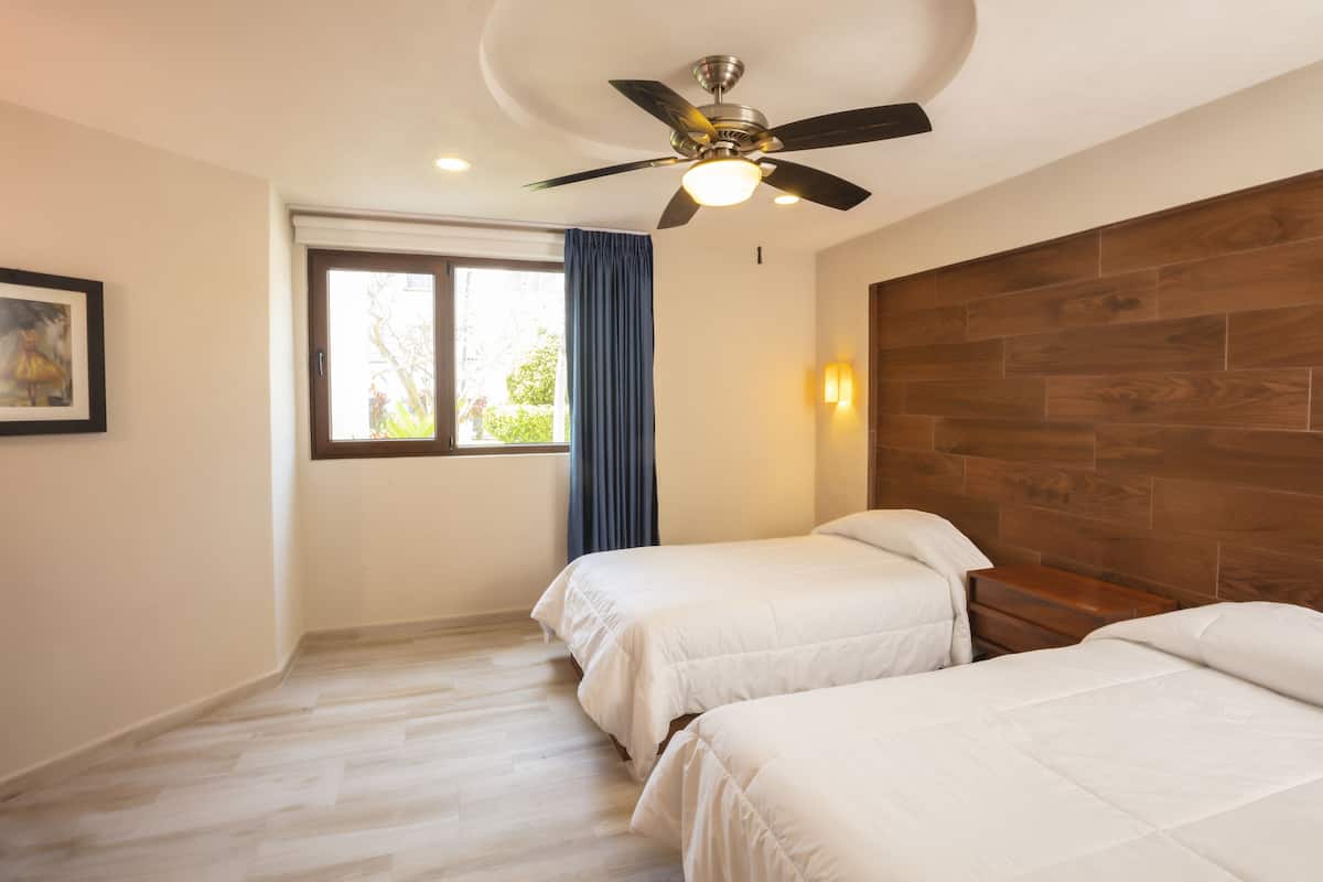 2 bedrooms, in-room safe, bed sheets