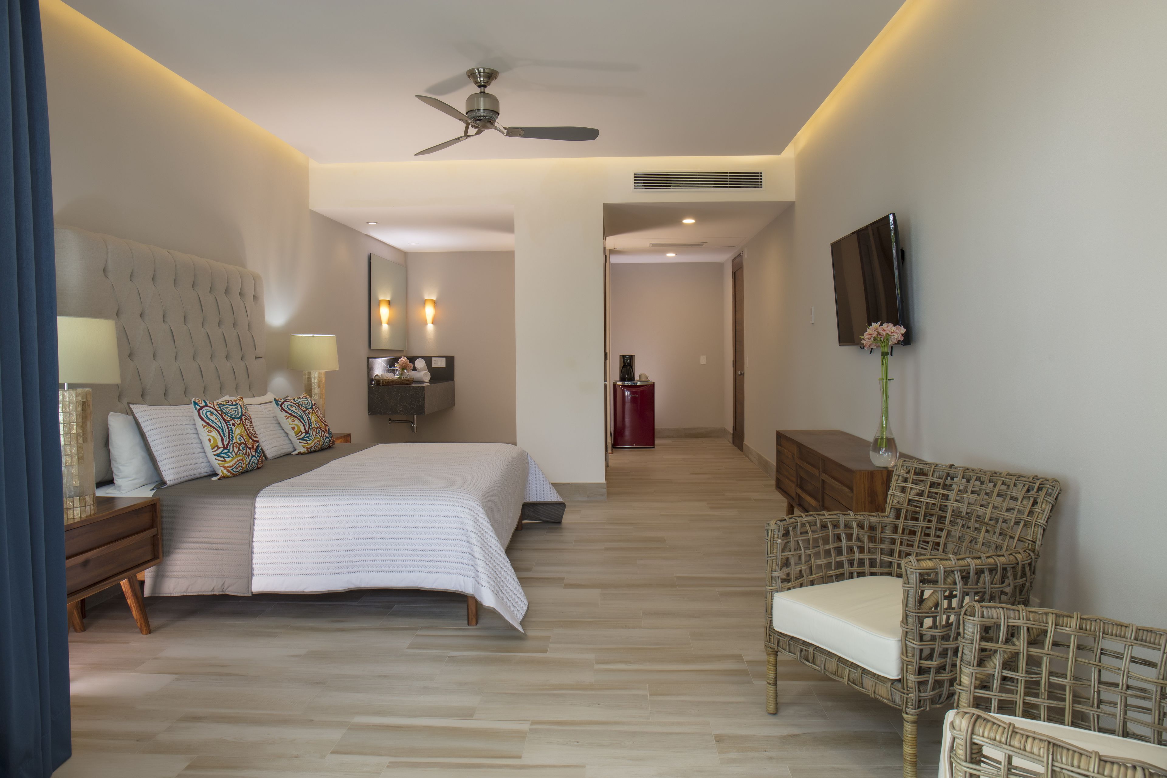 classic junior suite | in-room safe, bed sheets