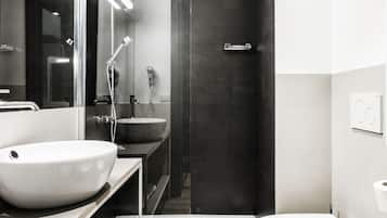 Doccia, set di cortesia gratuito, asciugacapelli, bidet