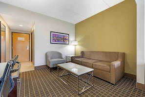 套房, 2 張加大雙人床, 非吸煙房 | 書桌、筆電工作空間、遮光布/窗簾、熨斗/熨衣板