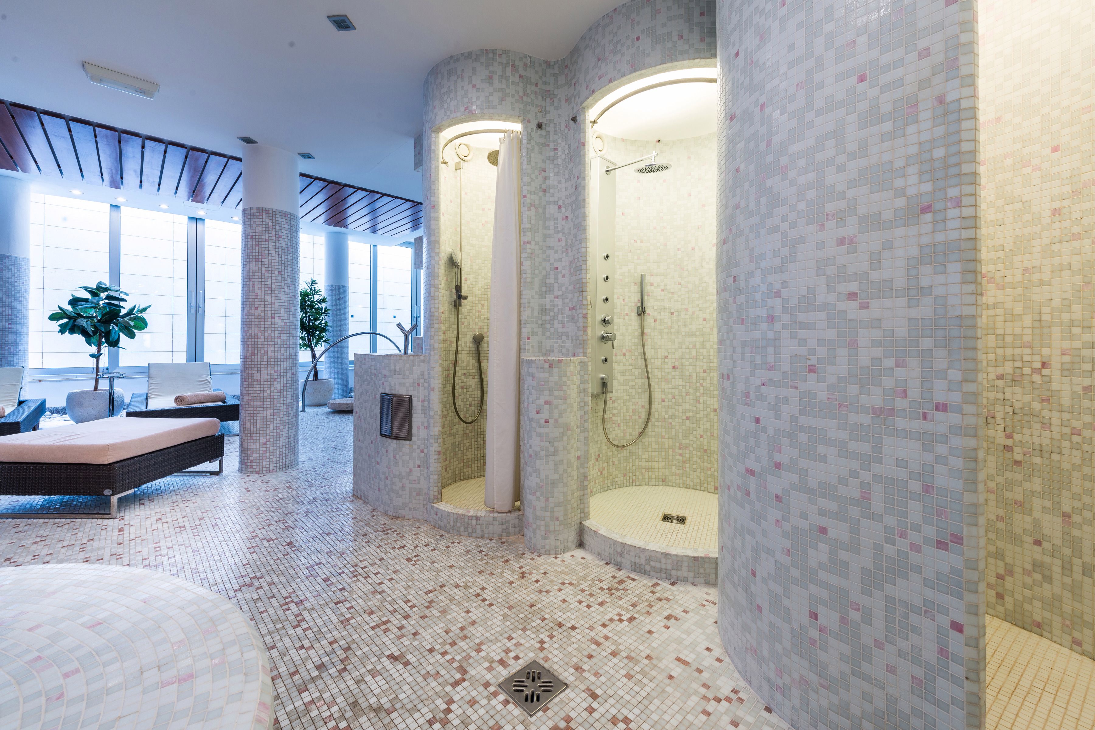 sauna, hot tub, body treatments, hydrotherapy, aromatherapy, body wraps