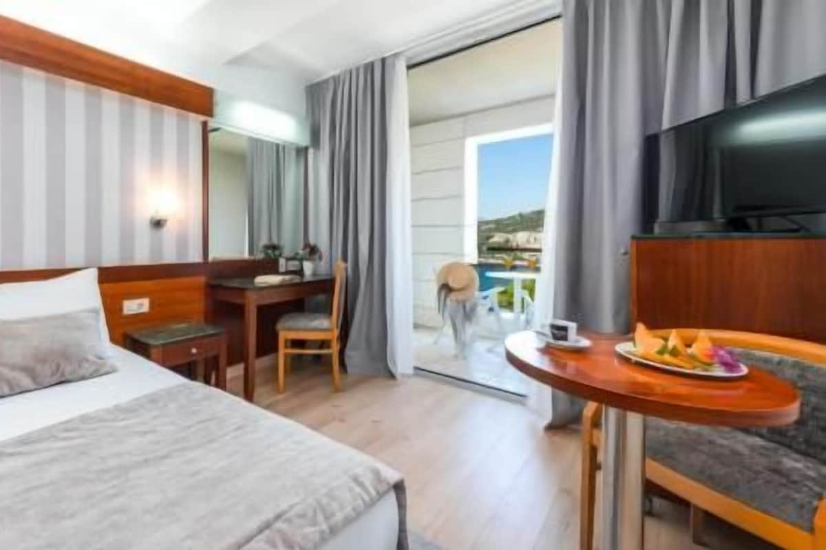 Minibar, in-room safe, desk, blackout curtains