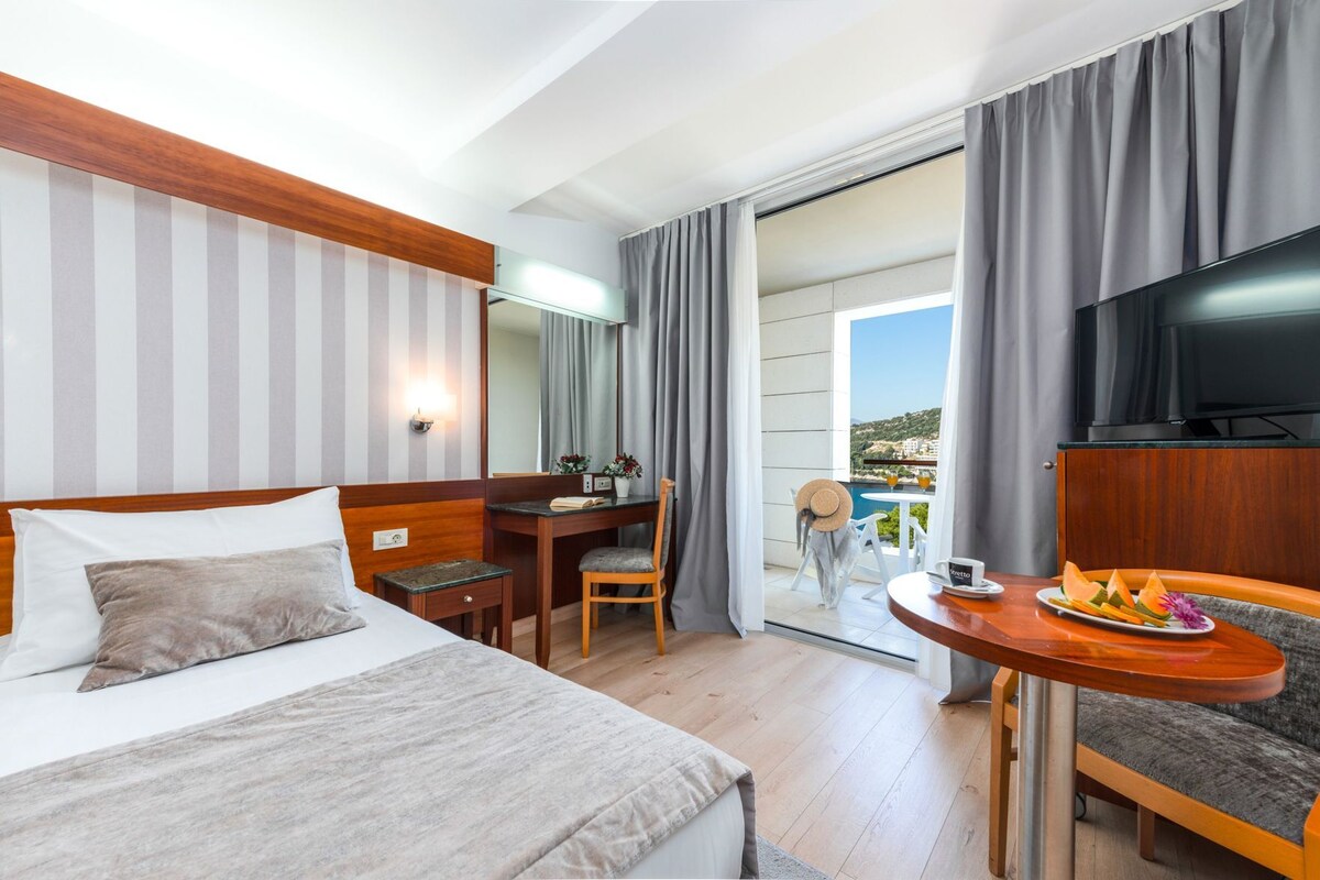 Minibar, in-room safe, desk, blackout curtains