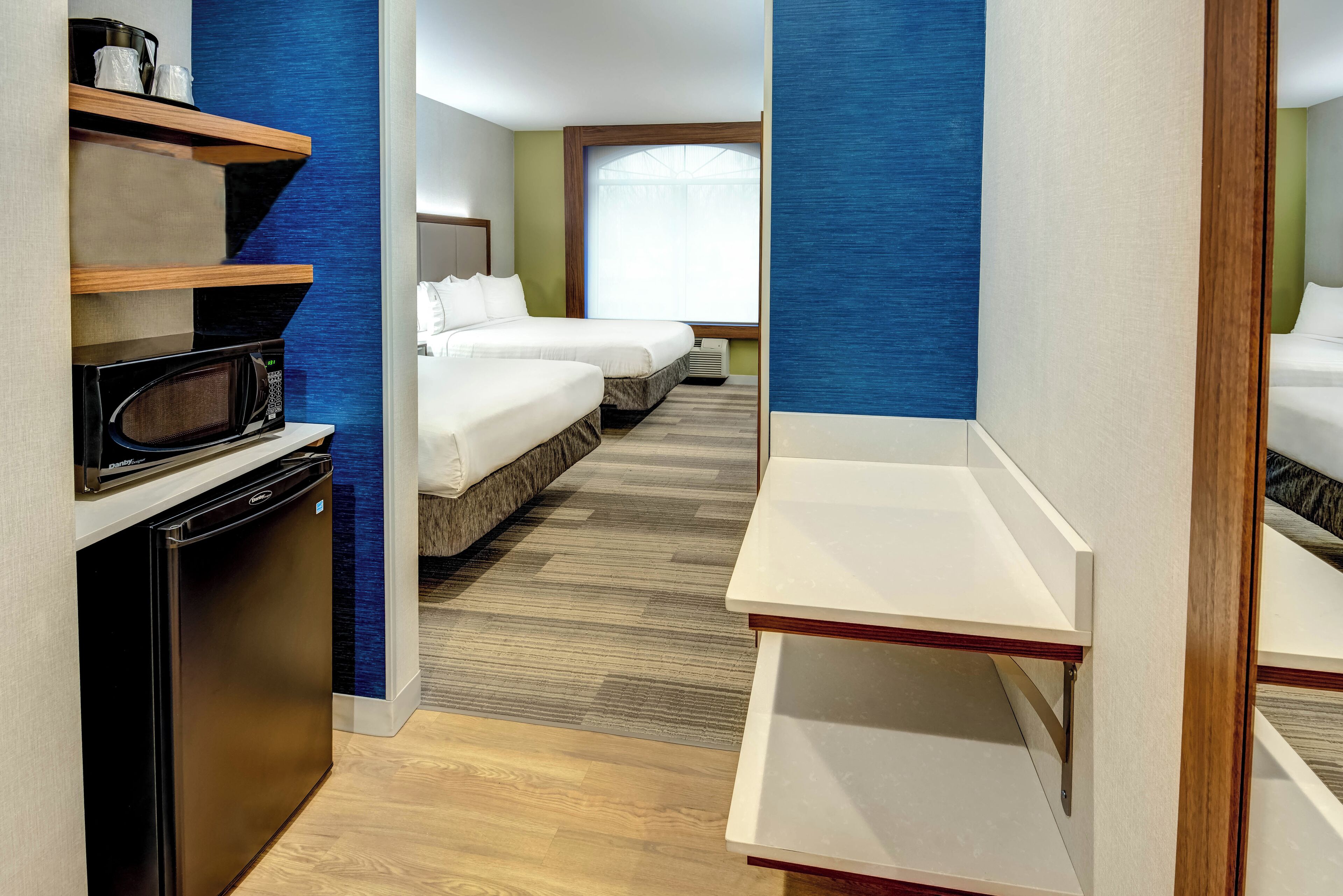 Chambre Standard, 2 grands lits, accessible aux personnes à mobilité réduite (Accessible Tub) | Coffre-fort, bureau, rideaux d’obscurcissement