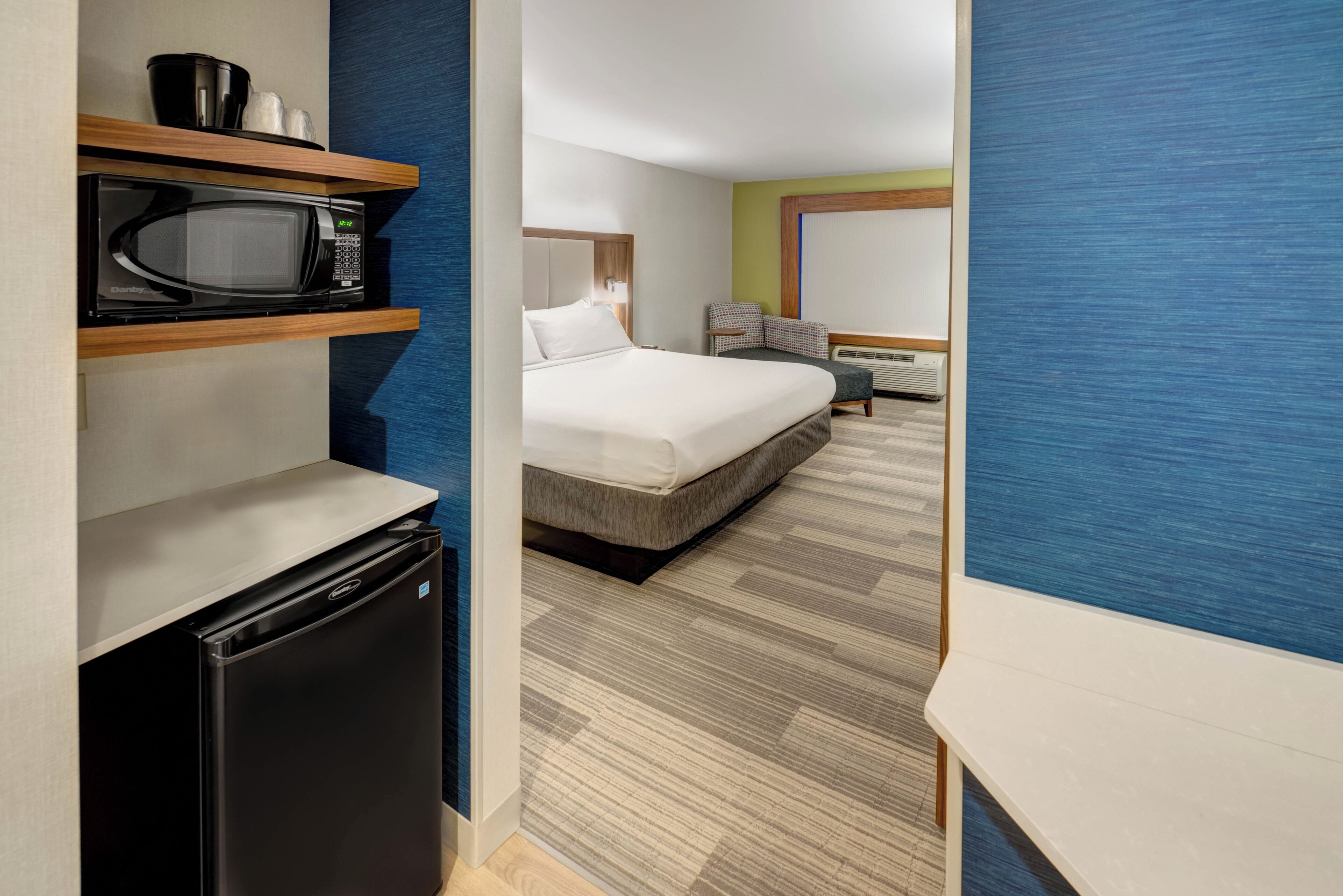Photo - Holiday Inn Express Woodbridge by IHG