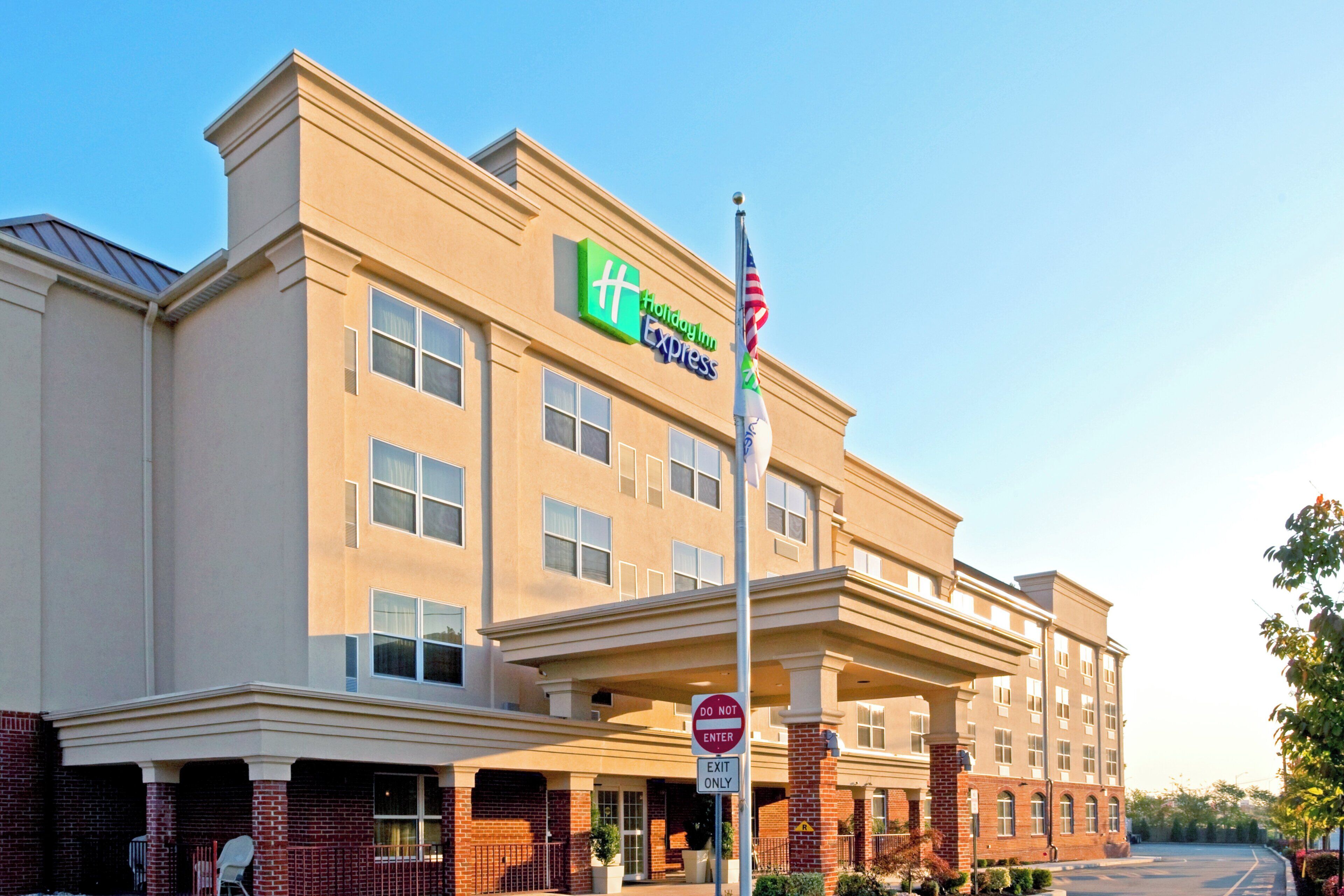 Photo - Holiday Inn Express Woodbridge by IHG