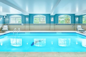 Indoor pool - Holiday Inn Express Woodbridge by IHG (Avenel)