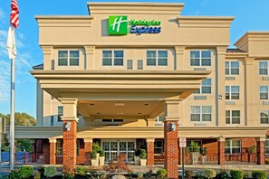 Exterior - Holiday Inn Express Woodbridge by IHG (Avenel)