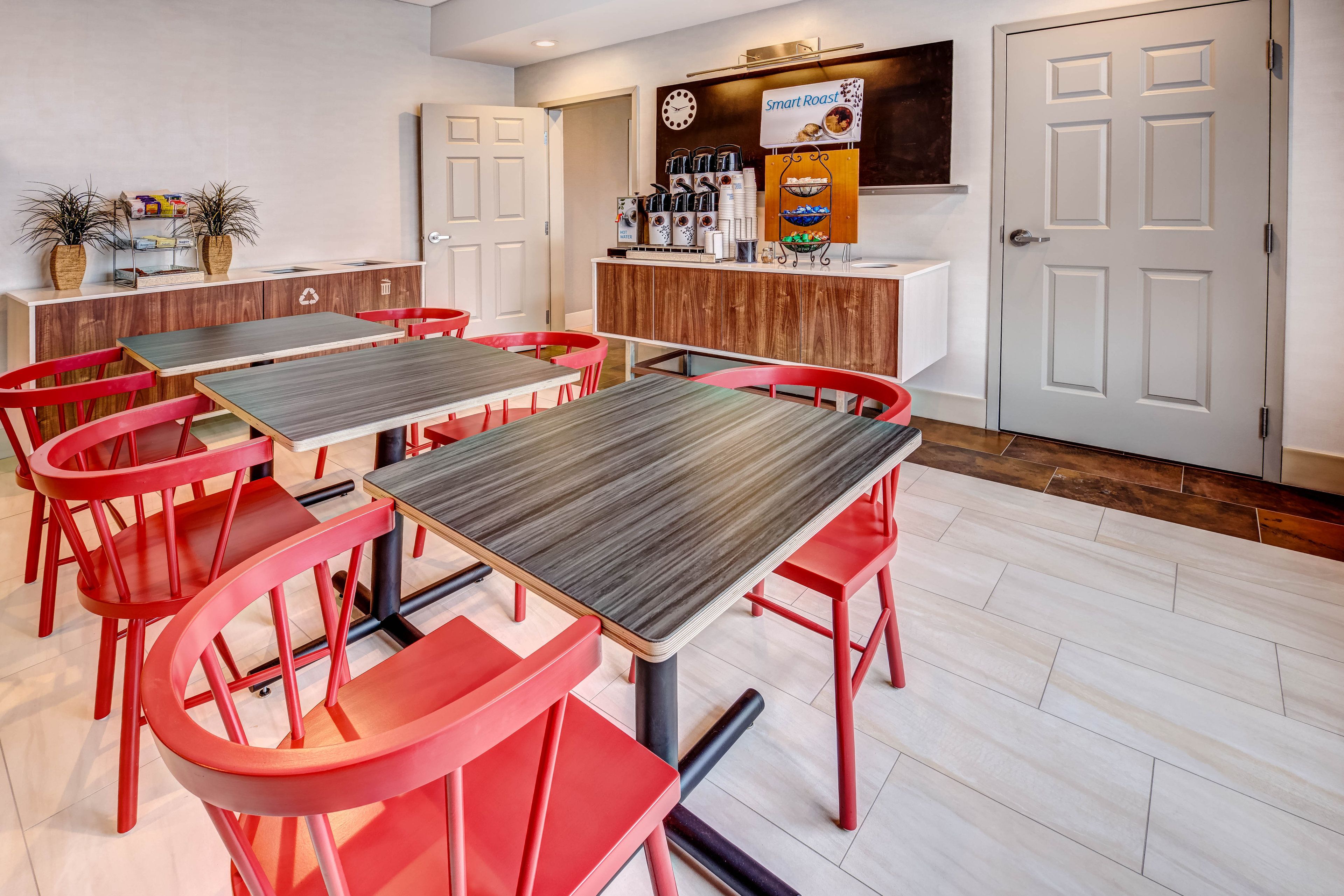 Photo - Holiday Inn Express Woodbridge by IHG
