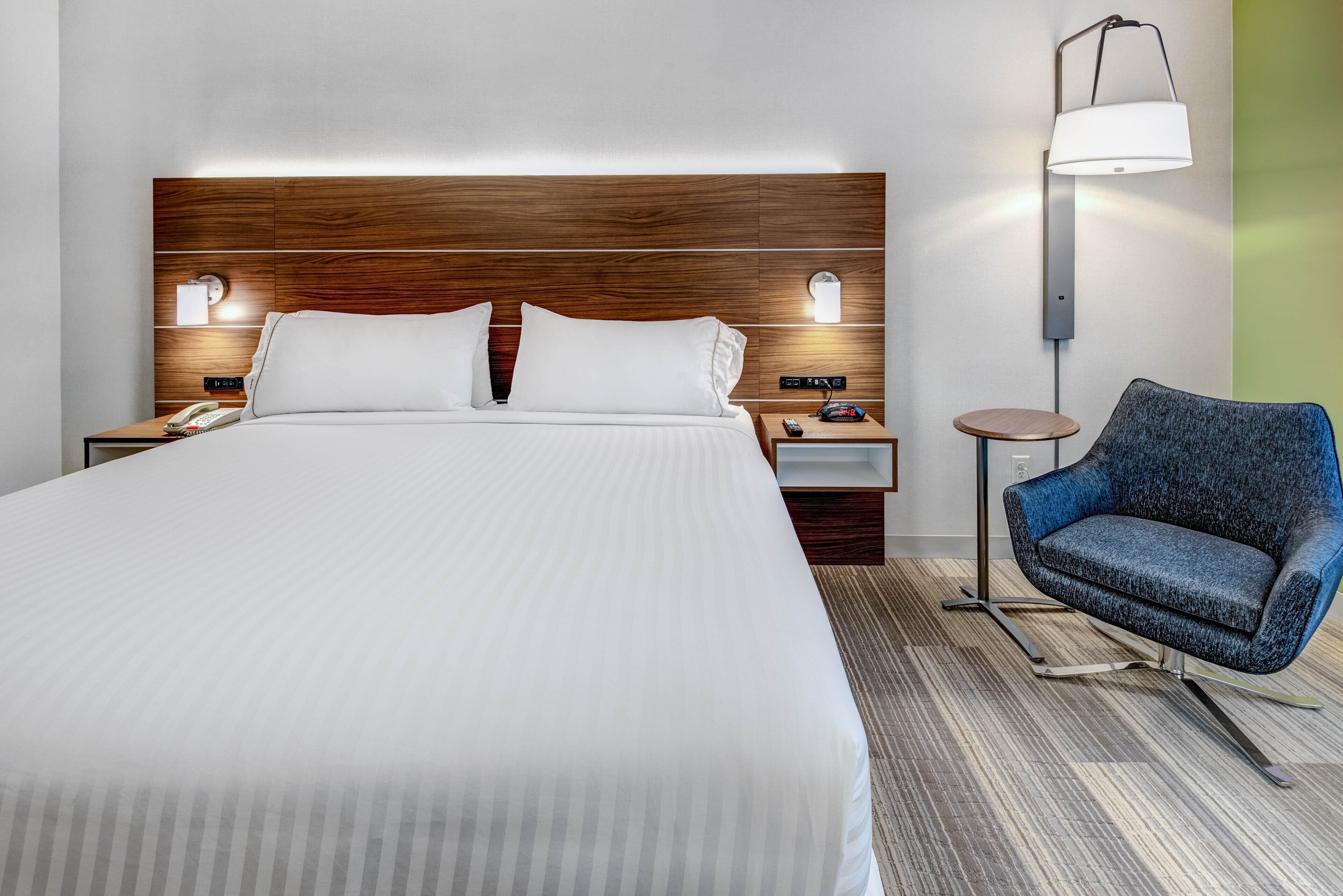 Photo - Holiday Inn Express Woodbridge by IHG