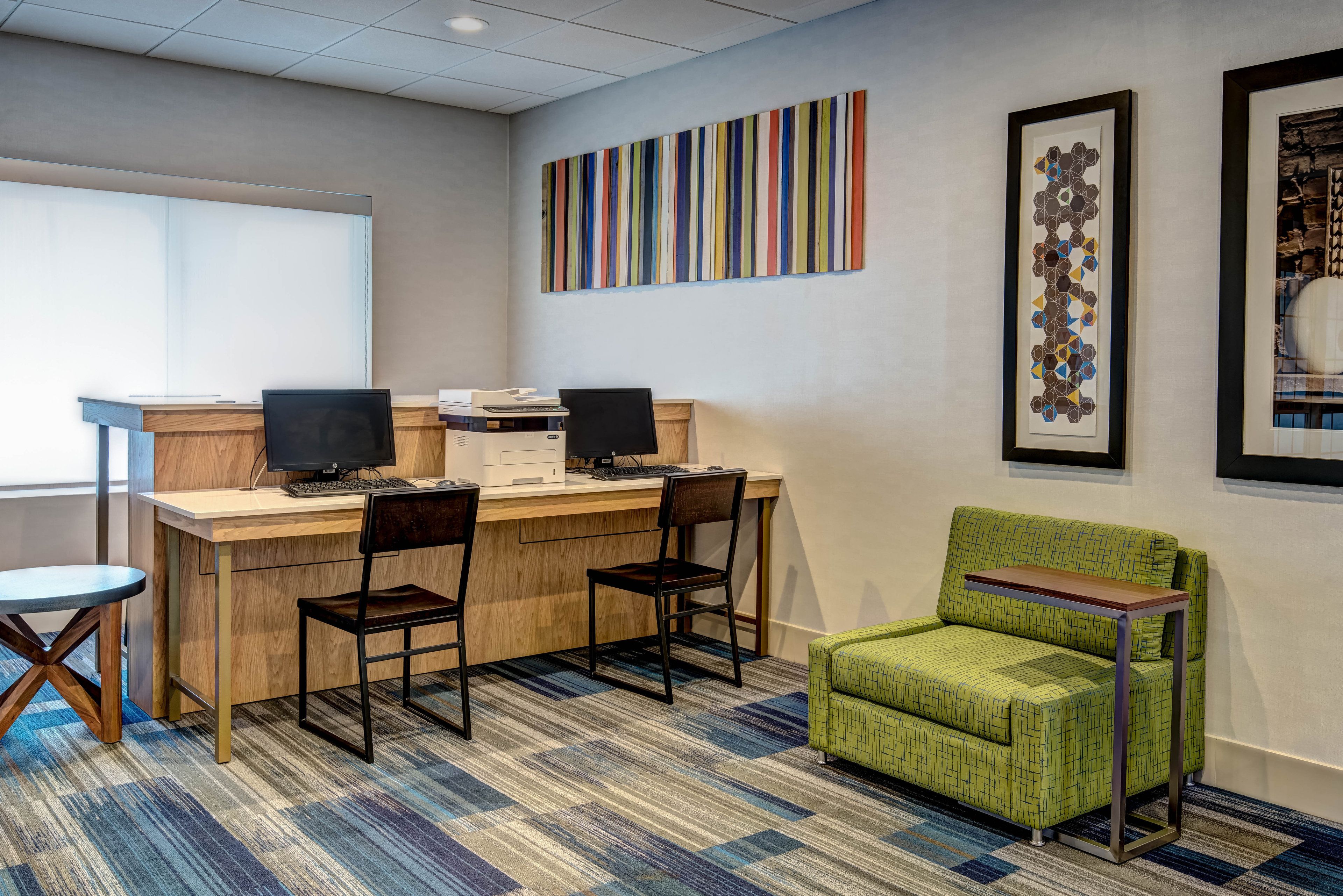 Photo - Holiday Inn Express Woodbridge by IHG