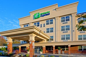 Exterior - Holiday Inn Express Woodbridge by IHG (Avenel)