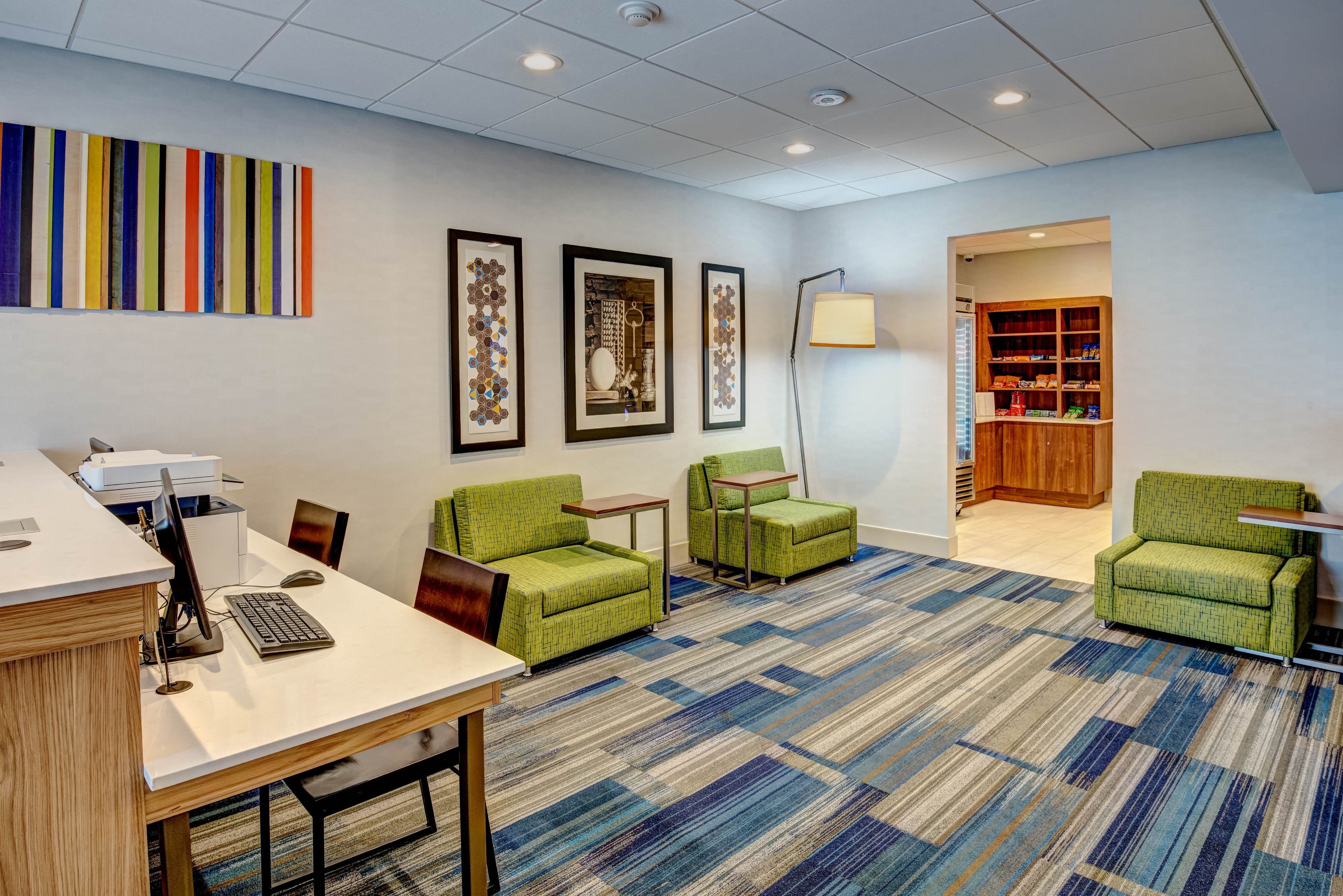 Photo - Holiday Inn Express Woodbridge by IHG