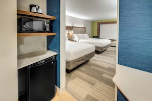 In-room safe, desk, blackout drapes, iron/ironing board - Holiday Inn Express Woodbridge by IHG (Avenel)