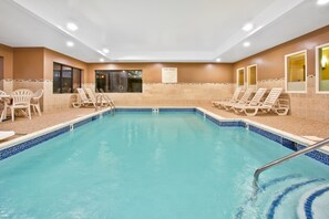 Indoor pool, sun loungers