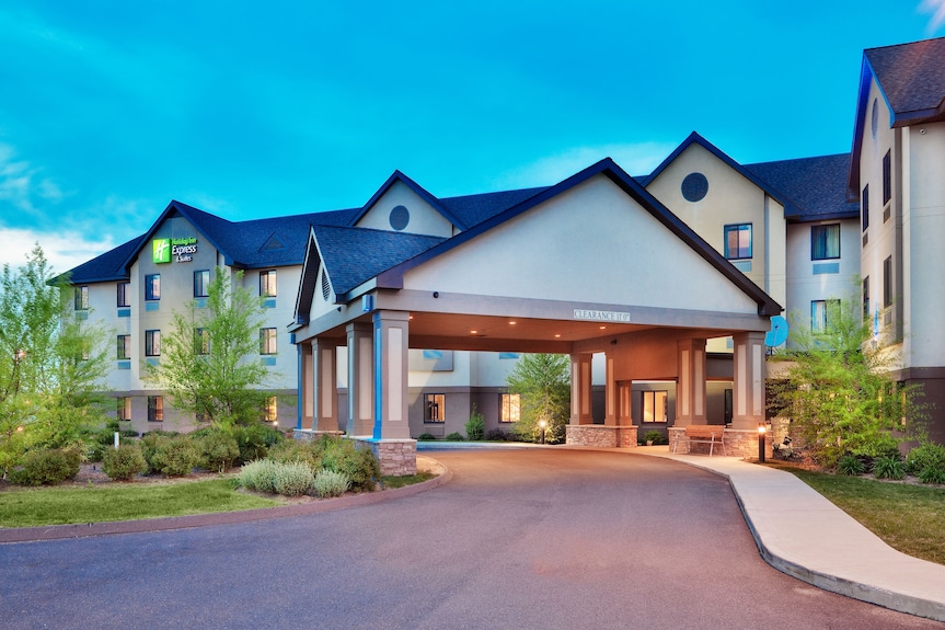 Holiday Inn Express & Suites Bradley Airport by IHG Reviews, Deals & Photos 2026 - Expedia Holiday Inn Express & Suites Bradley Airport by IHG Reviews, Deals & Photos 2026 - Expedia