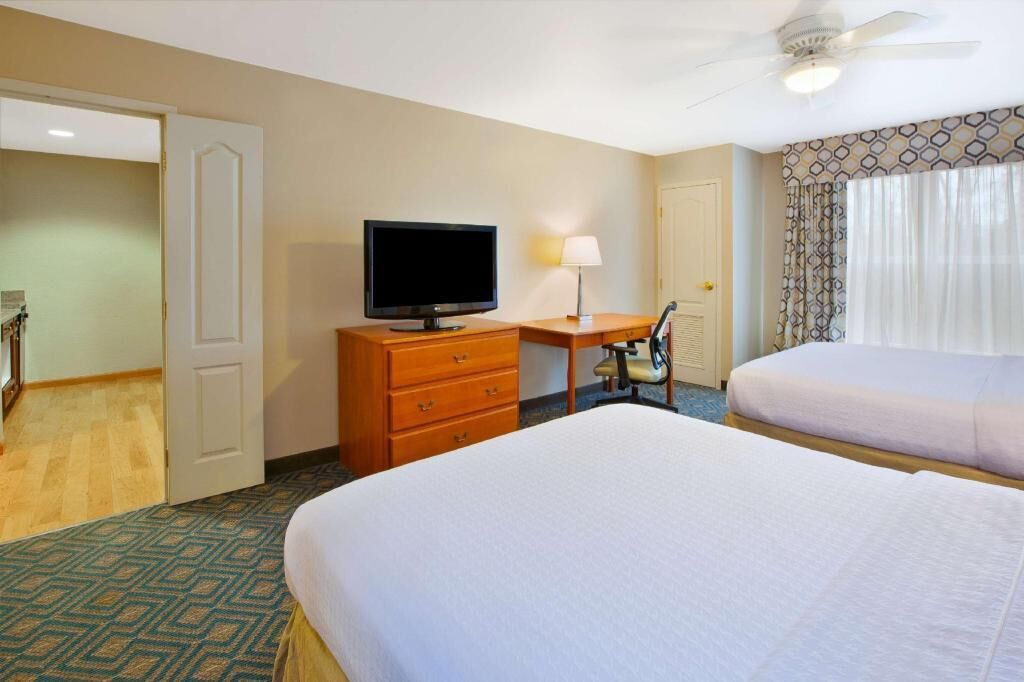 In-room safe, iron/ironing board, free WiFi, bed sheets