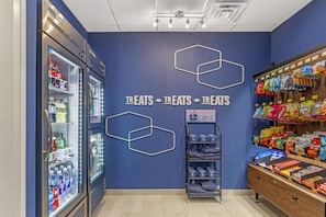 Snack bar - Hampton Inn & Suites Plymouth (Plymouth)