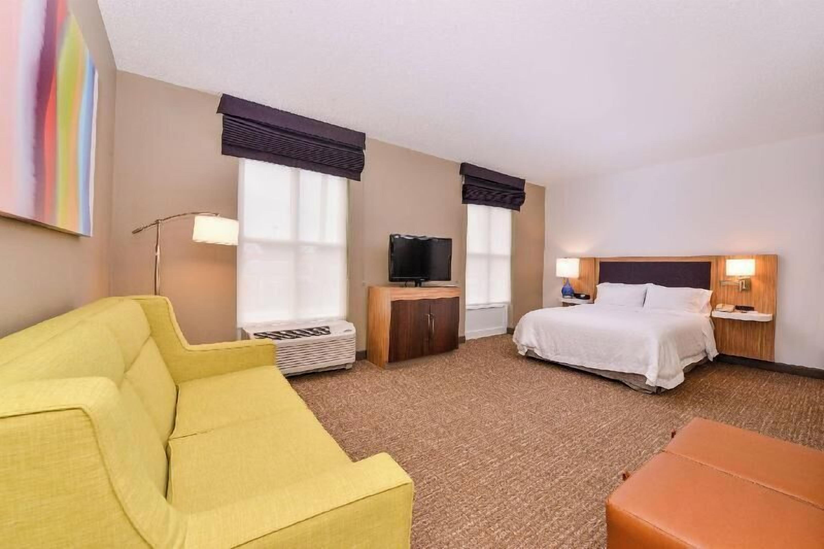 Down duvets, in-room safe, desk, blackout curtains