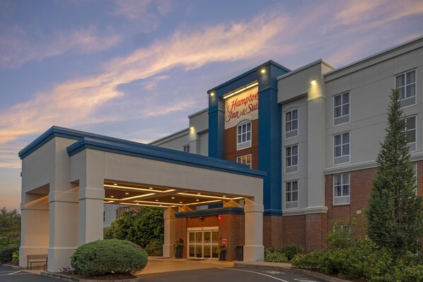 Exterior - Hampton Inn & Suites Plymouth (Plymouth)