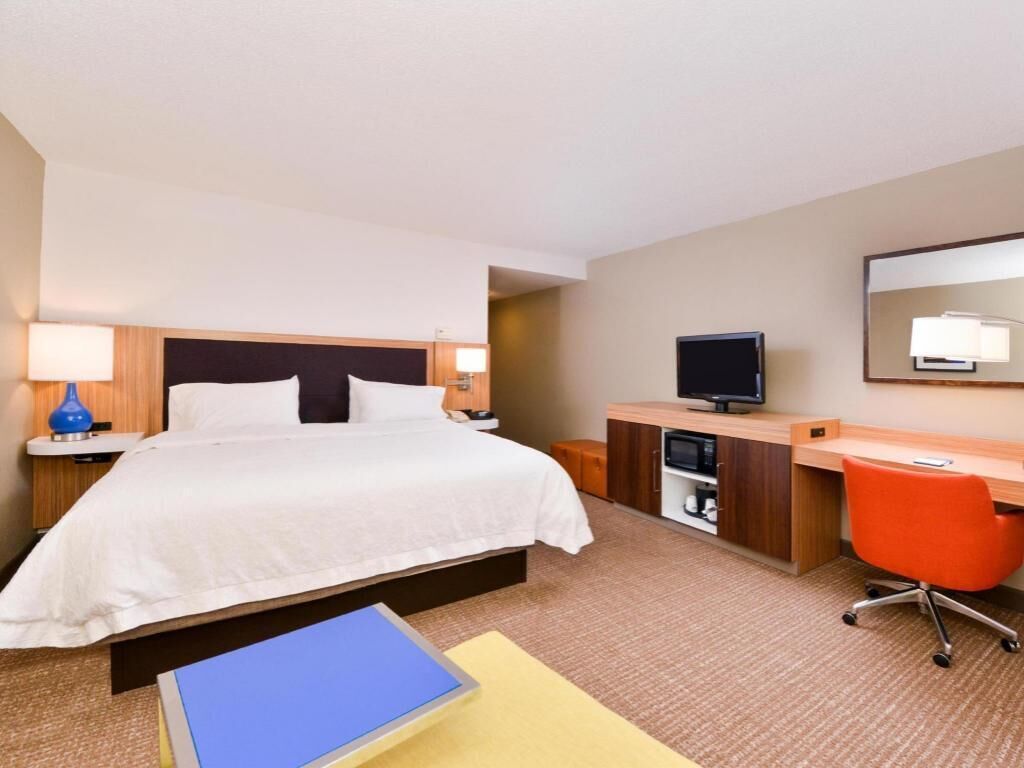 Down duvets, in-room safe, desk, blackout curtains