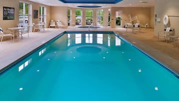 Indoor pool, sun loungers