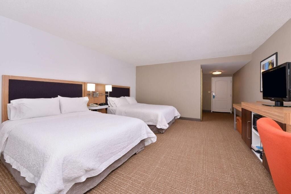 Down duvets, in-room safe, desk, blackout curtains