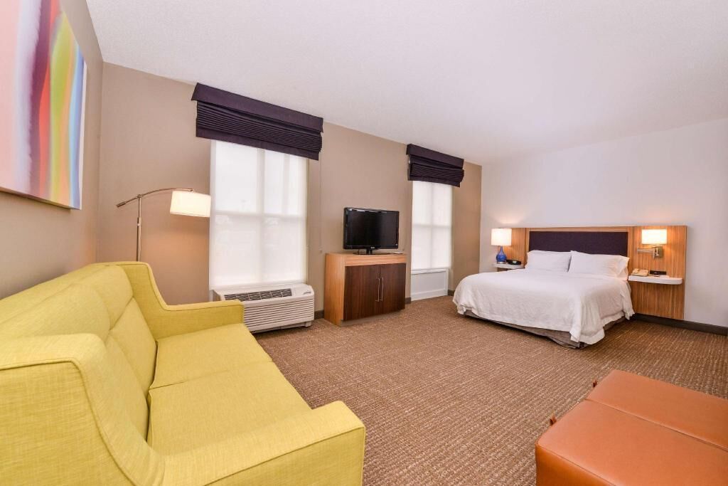 Down duvets, in-room safe, desk, blackout curtains