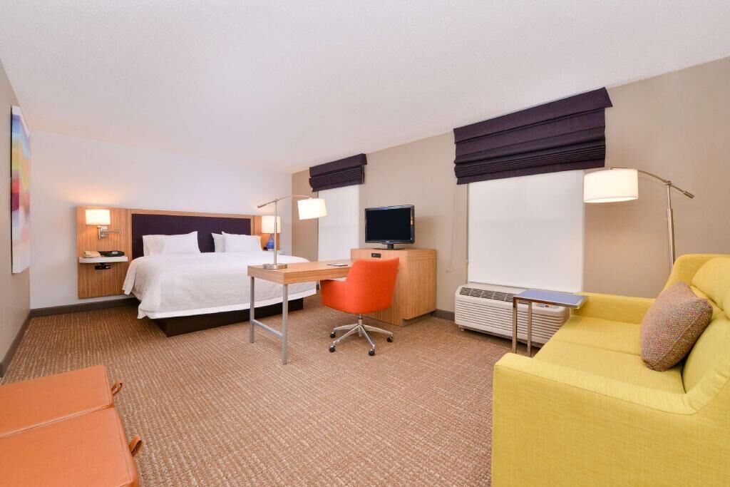 Down duvets, in-room safe, desk, blackout curtains