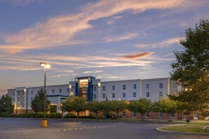 Exterior - Hampton Inn & Suites Plymouth (Plymouth)