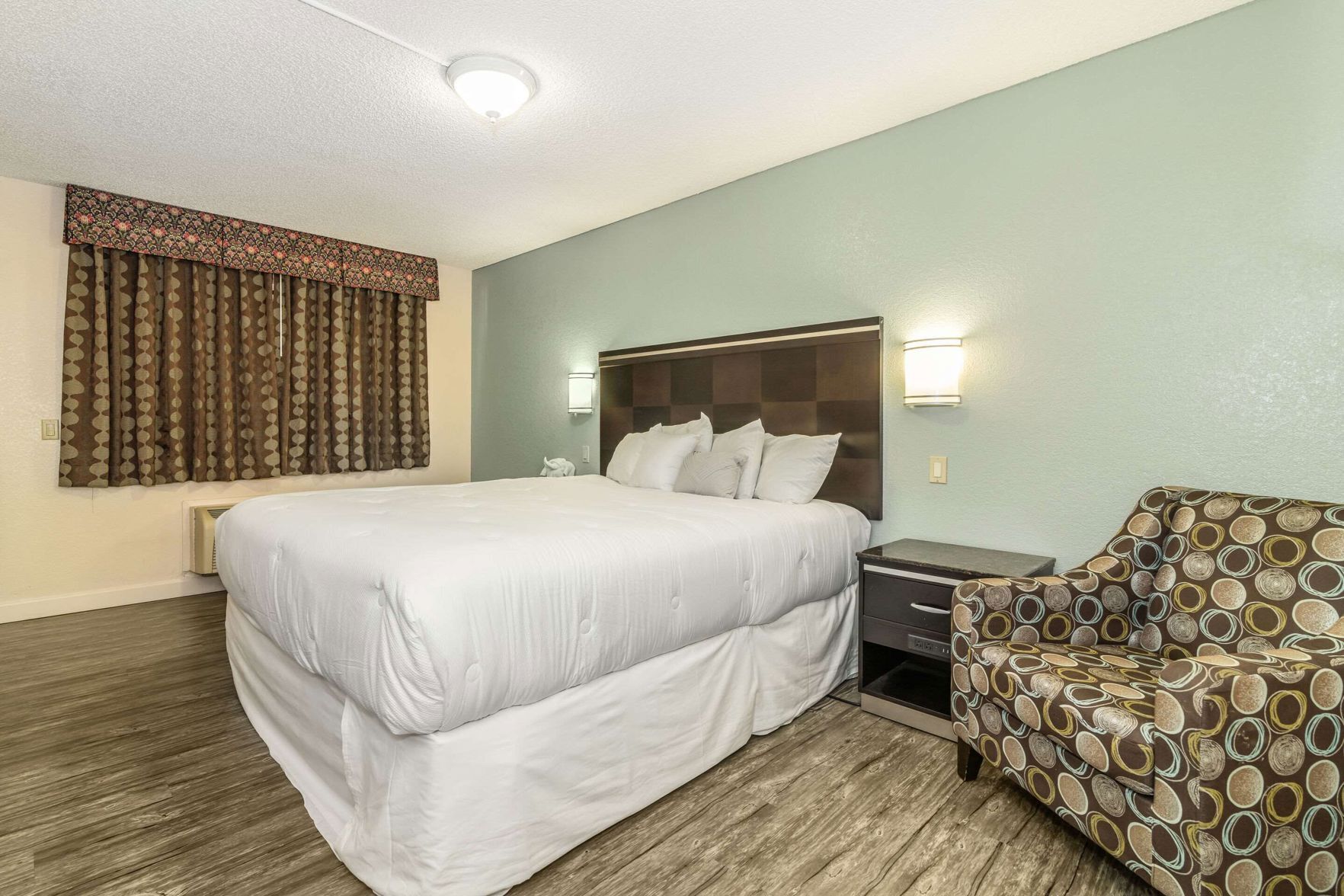 Pillowtop beds, desk, laptop workspace, blackout drapes