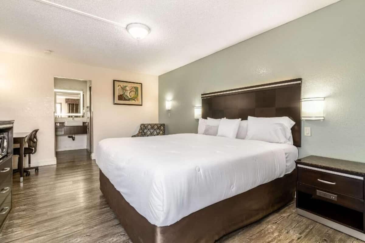Pillowtop beds, desk, laptop workspace, blackout drapes
