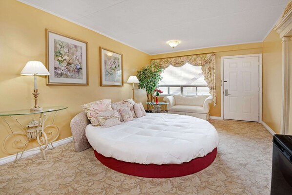 مكتب ومكواة/لوح كي وواي فاي مجانًا