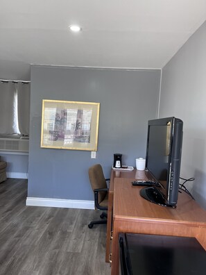 Room, 1 King Bed | Bathroom | Combined shower/tub, free toiletries, hair dryer, towels - Knights Inn Midland, ON (Midland)