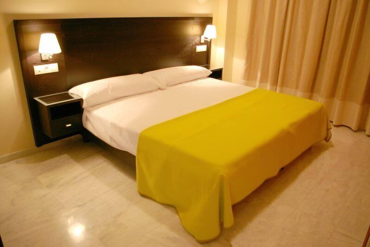 Studio, 2 Twin Beds