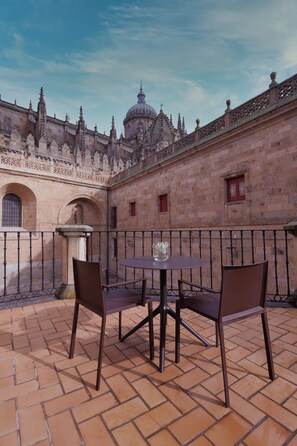 Superior Twin kamer | Hypoallergeen beddengoed, een minibar, een kluis op de kamer, een bureau