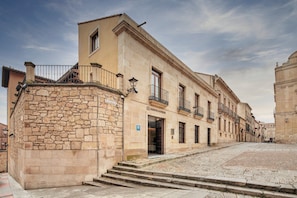 Front of property - Sercotel Puerta de la Catedral (Salamanca)